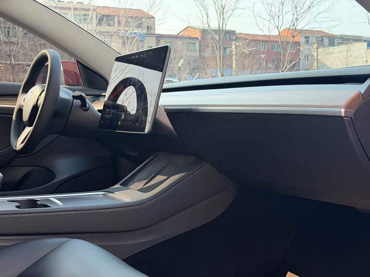 Фото 8 - Tesla Model 3