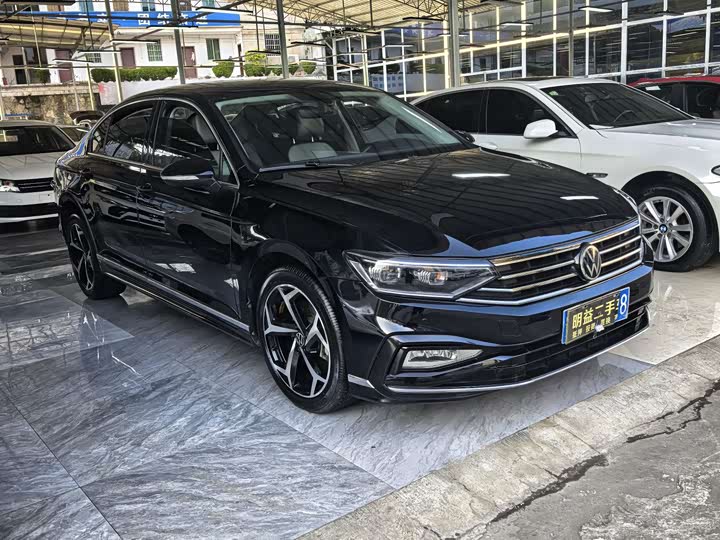 Фото 1 - Volkswagen Magotan