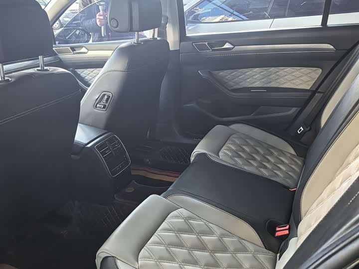 Фото 8 - Volkswagen Magotan