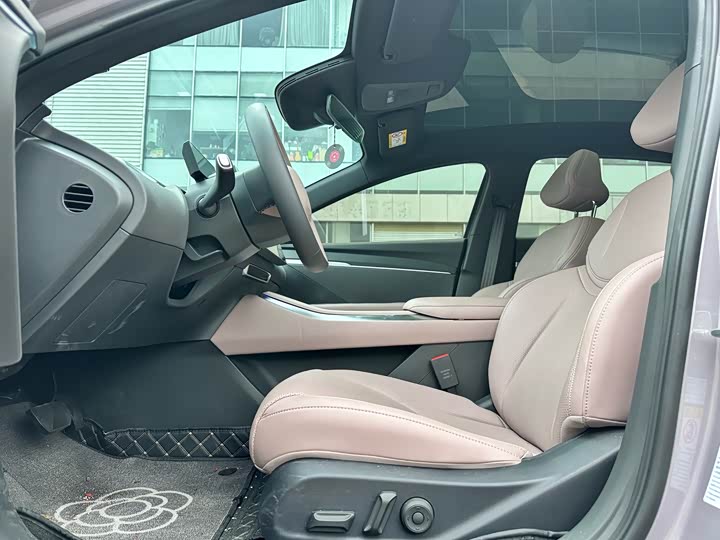 Фото 7 - XPeng Mona M03