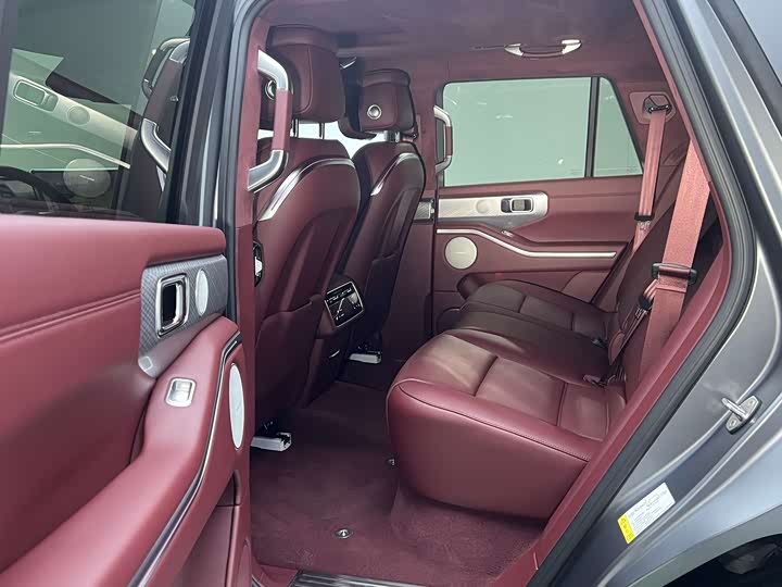 Фото 9 - Tank 700 Hybrid