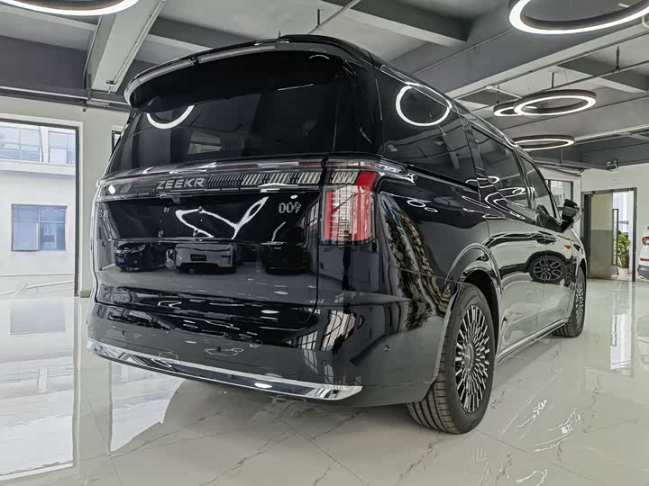 Фото 6 - Zeekr 009