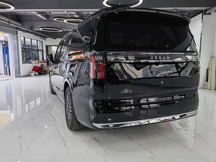 Фото 7 - Zeekr 009