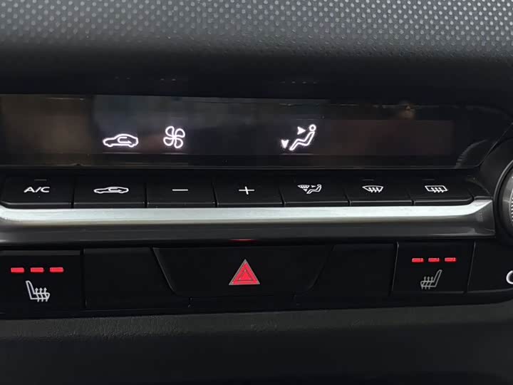 Photo 8 - Mazda CX-50