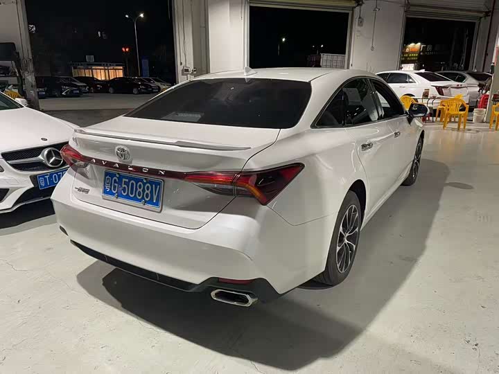 Фото 3 - Toyota Avalon