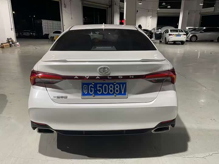 Фото 4 - Toyota Avalon