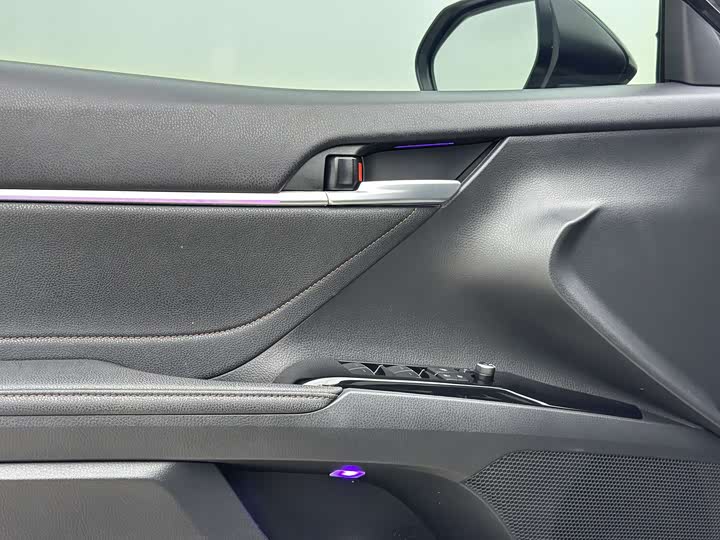 Фото 3 - Toyota Camry