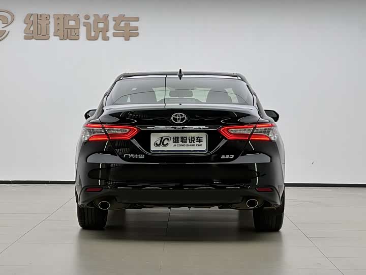 Фото 7 - Toyota Camry