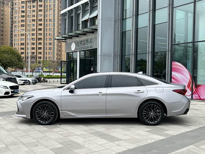 Фото 3 - Toyota Avalon