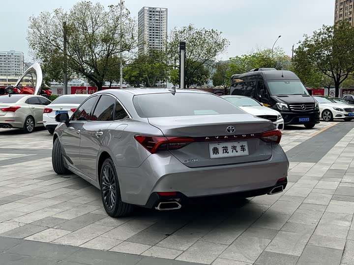 Фото 8 - Toyota Avalon