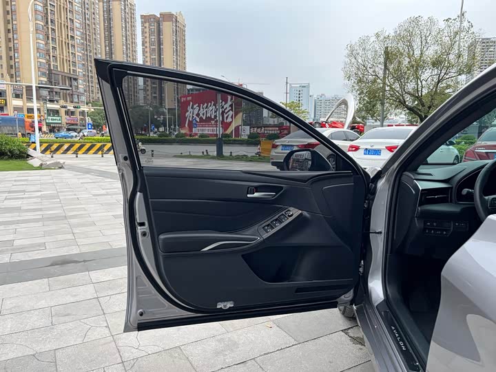 Фото 9 - Toyota Avalon