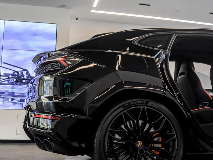 Фото 2 - Lamborghini Urus SE