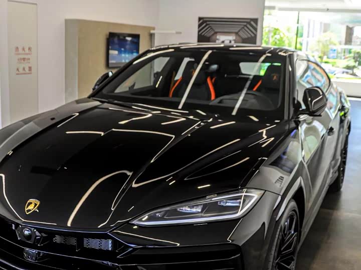 Фото 3 - Lamborghini Urus SE