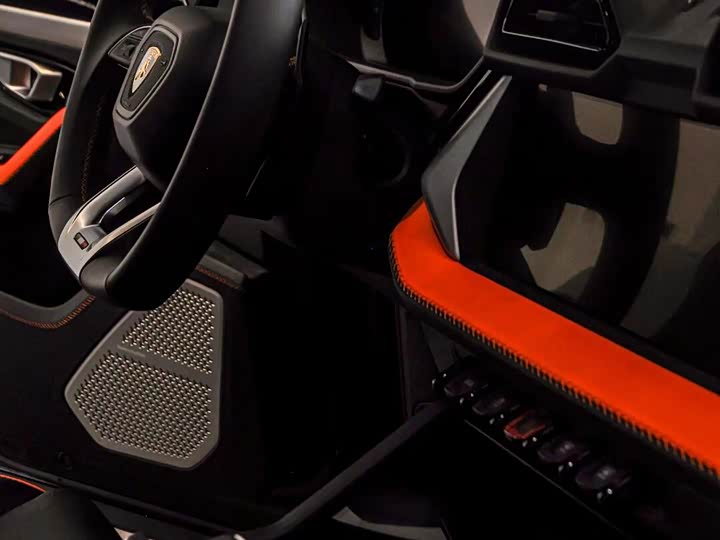 Фото 4 - Lamborghini Urus SE