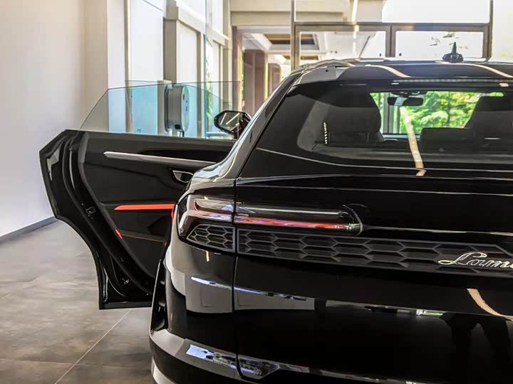 Фото 5 - Lamborghini Urus SE