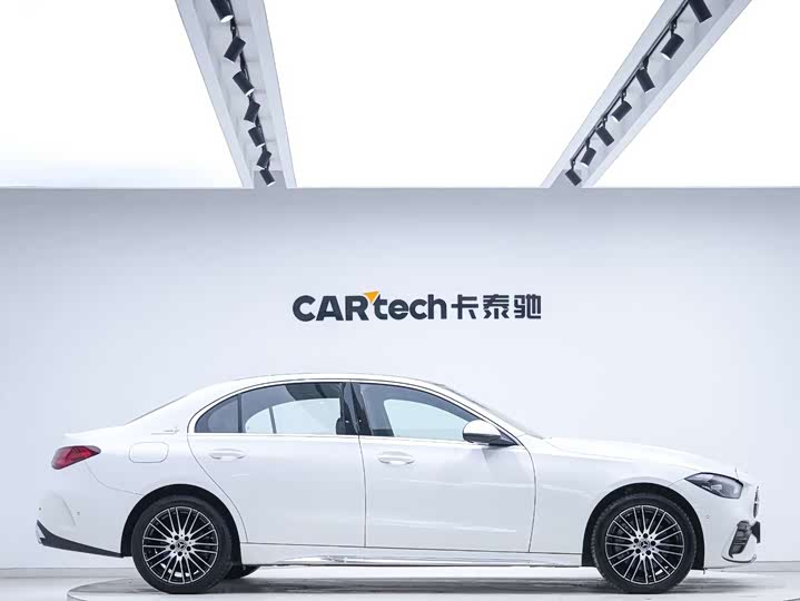 Фото 4 - Mercedes-Benz C-Class