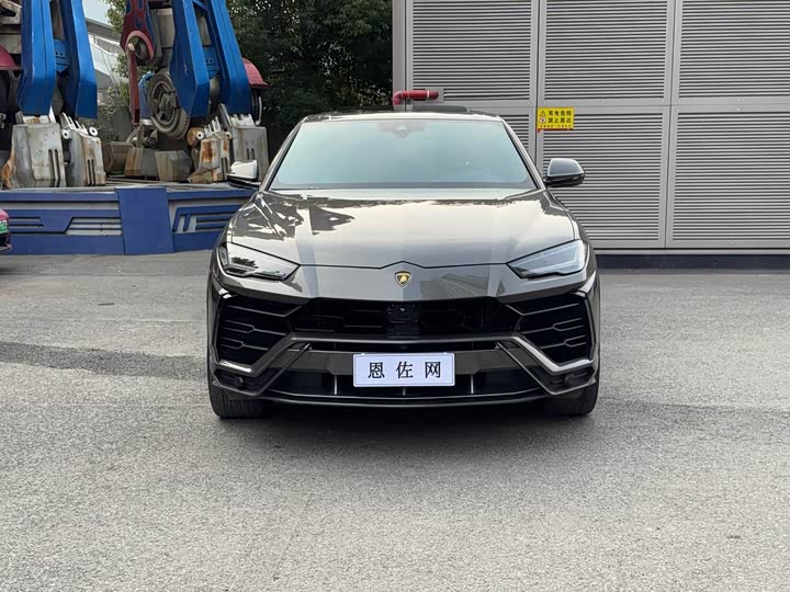 Фото 2 - Lamborghini Urus