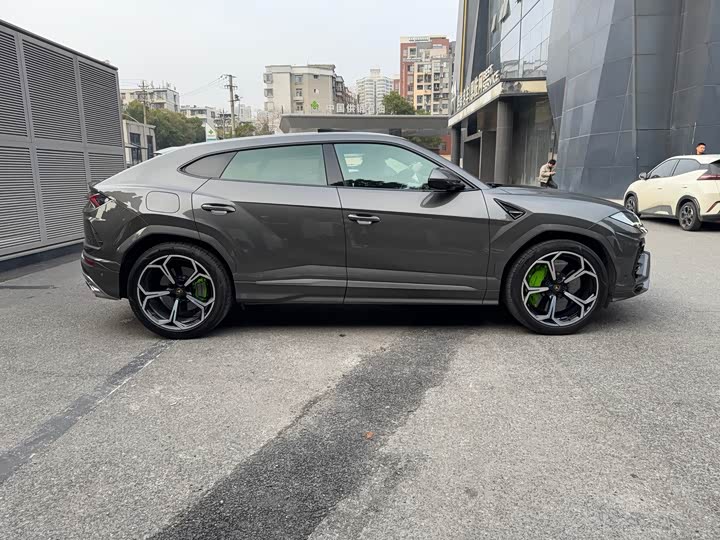 Фото 4 - Lamborghini Urus