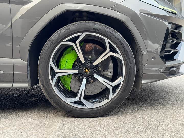 Фото 5 - Lamborghini Urus