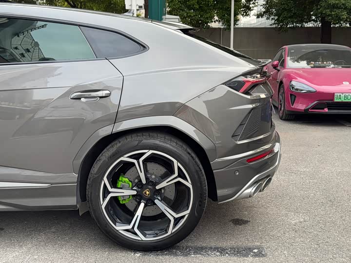 Фото 6 - Lamborghini Urus