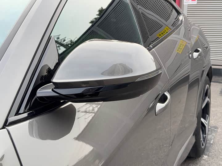 Фото 7 - Lamborghini Urus