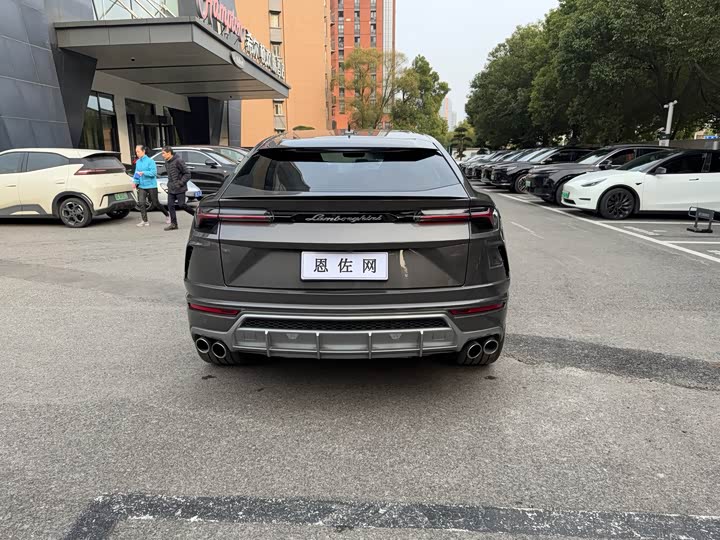 Фото 9 - Lamborghini Urus
