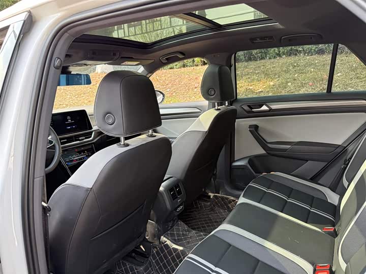 Фото 9 - Volkswagen T-Roc