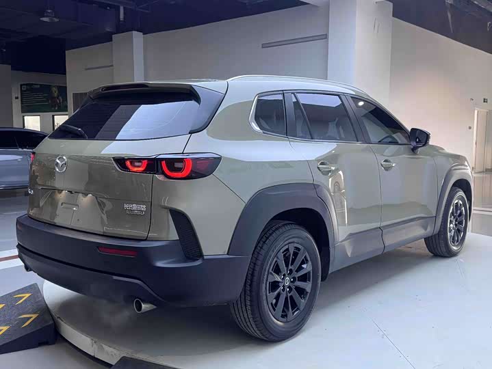 Photo 5 - Mazda CX-50