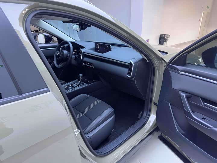 Photo 9 - Mazda CX-50