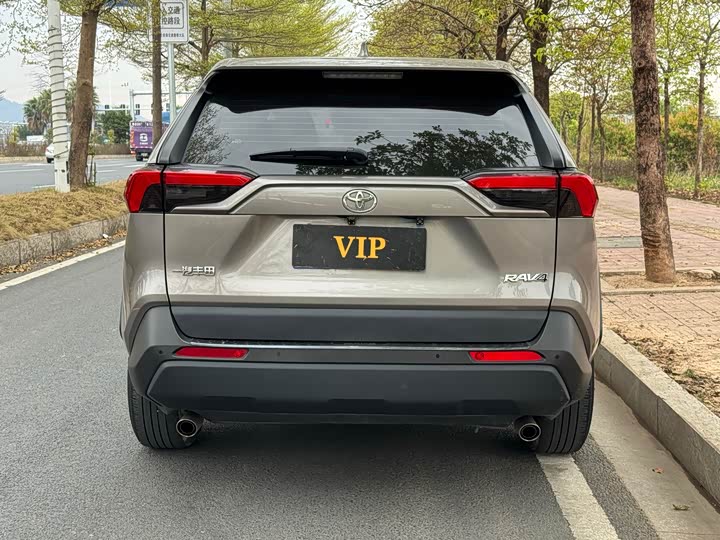 Фото 3 - Toyota RAV4