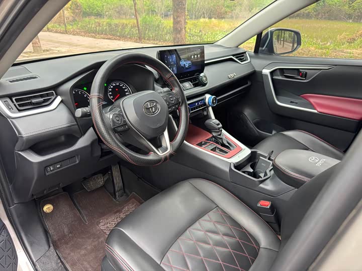 Фото 5 - Toyota RAV4