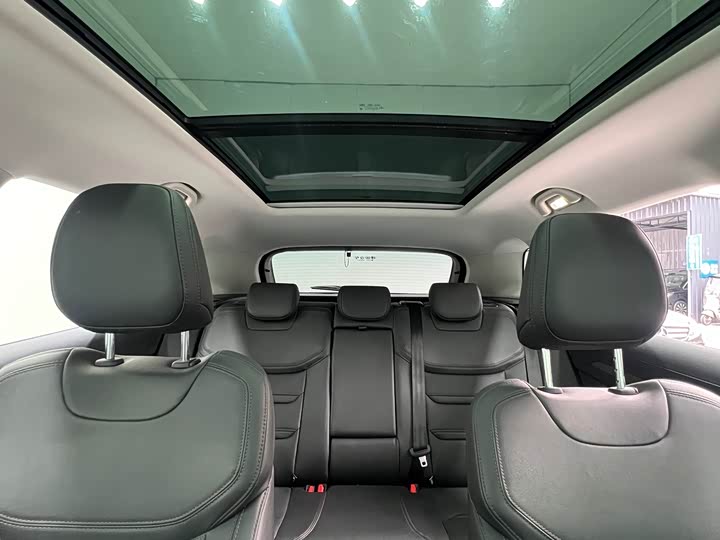 Фото 9 - Ford Equator Sport