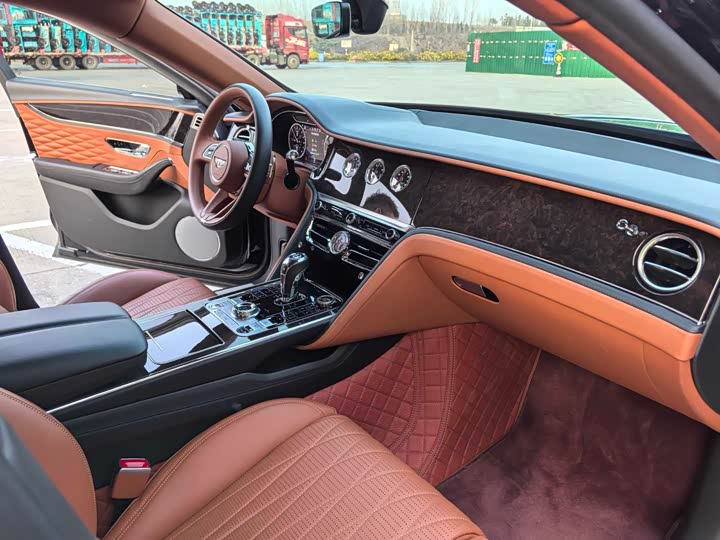 Фото 3 - Bentley Flying Spur Hybrid