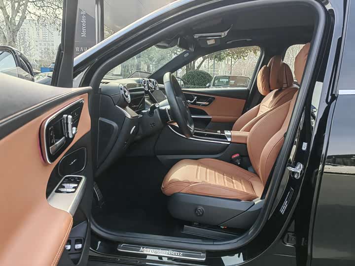 Photo 8 - Mercedes-Benz GLC-Class Hybrid