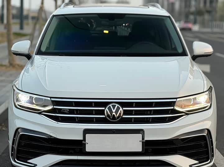 Фото 3 - Volkswagen Tiguan L Pro