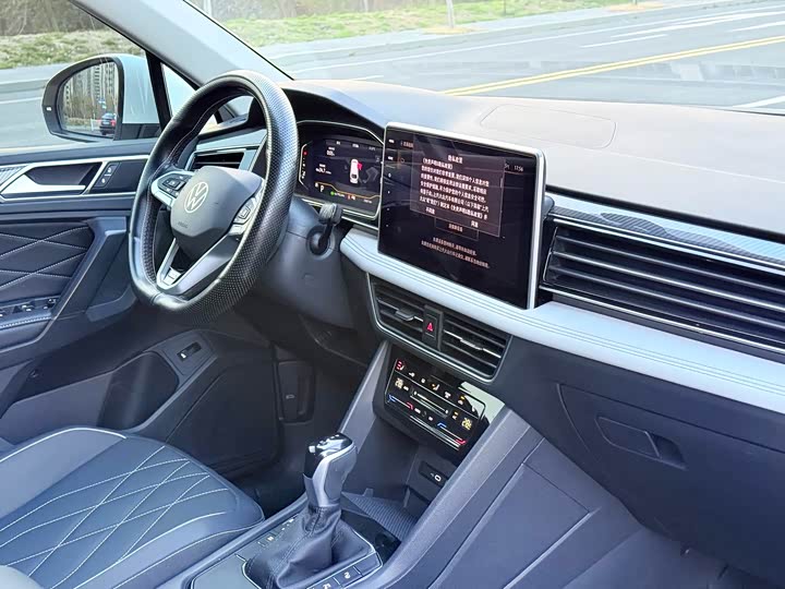 Фото 7 - Volkswagen Tiguan L Pro