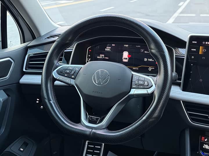 Фото 8 - Volkswagen Tiguan L Pro