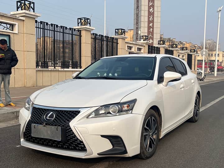 Фото 2 - Lexus CT 200h
