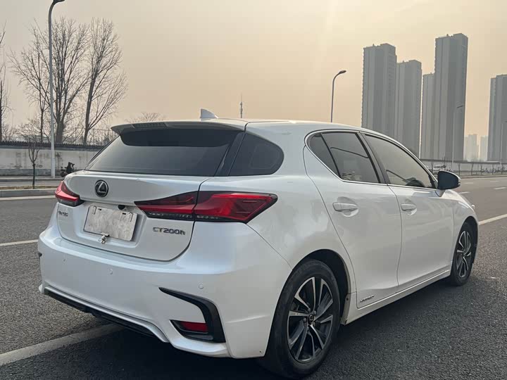 Фото 4 - Lexus CT 200h