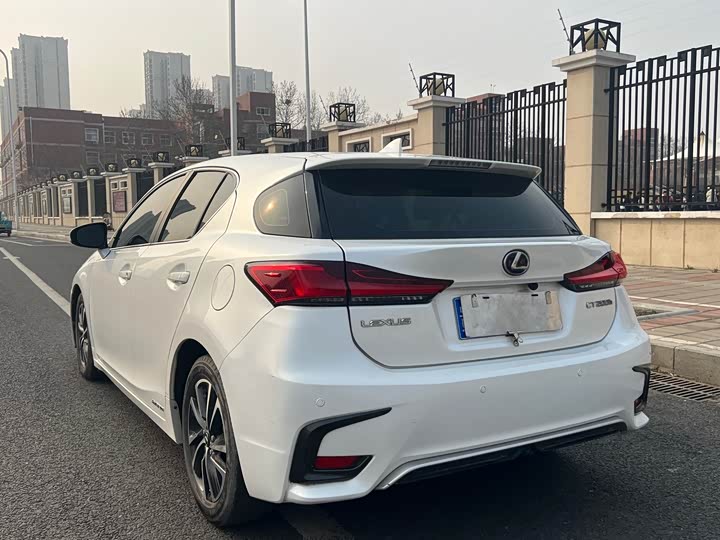 Фото 6 - Lexus CT 200h