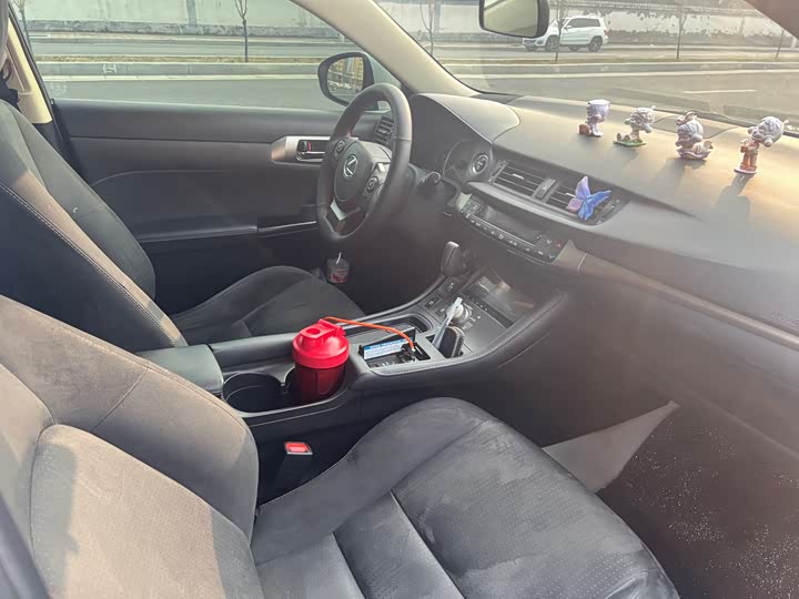 Фото 8 - Lexus CT 200h