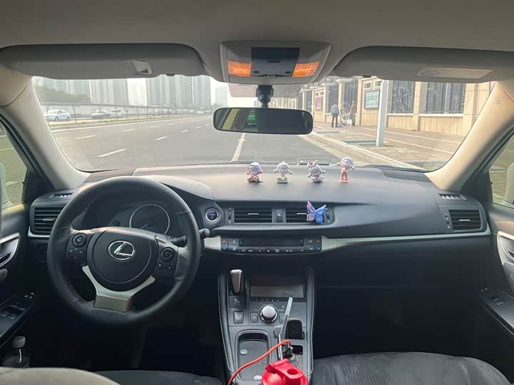 Фото 9 - Lexus CT 200h