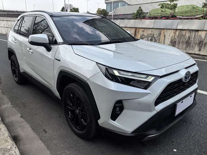 Фото 2 - Toyota RAV4