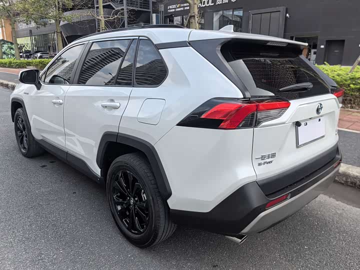 Фото 4 - Toyota RAV4