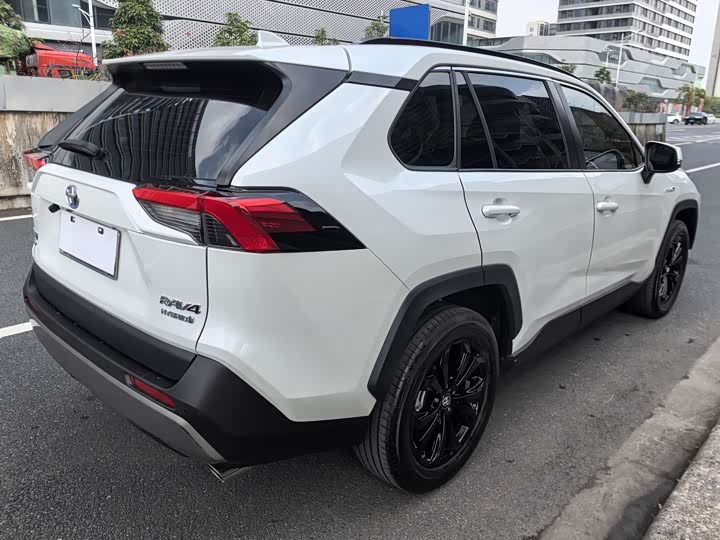 Фото 7 - Toyota RAV4