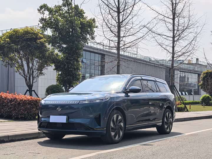 Photo 1 - Dongfeng Yipai eπ 008