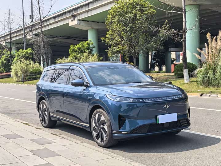 Photo 2 - Dongfeng Yipai eπ 008