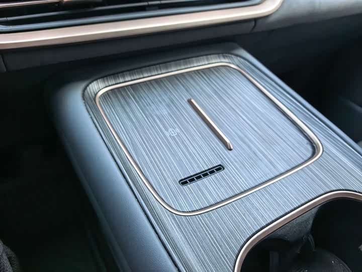 Photo 8 - Dongfeng Yipai eπ 008