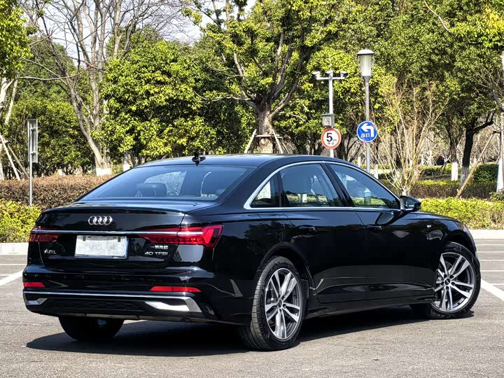 Фото 3 - Audi A6L