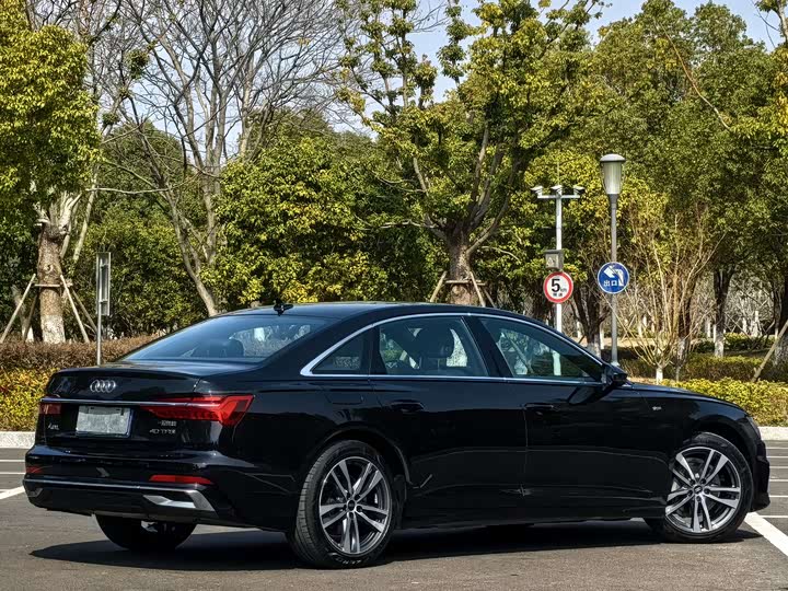 Фото 4 - Audi A6L